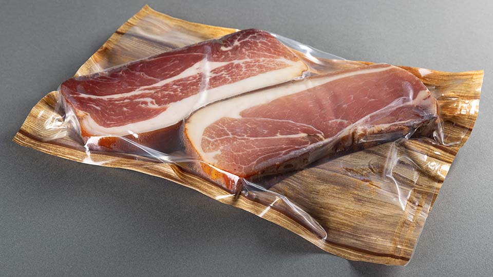 Fleisch im Vakuumbeutel in Holzoptik von allfo